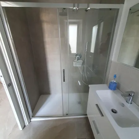 L'acquaviva 比谢列