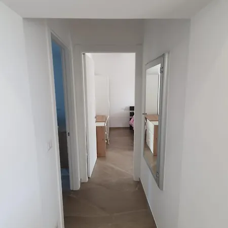 L'acquaviva 比谢列